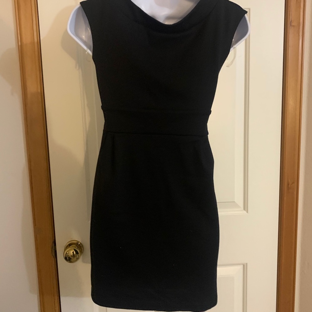 Dress small - Picture 4 of 4